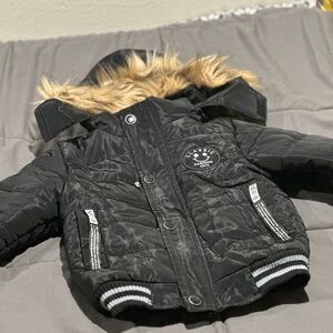 Toddler black puff coat with faux fur-trimmed hood; zip + snap closure; size 2T